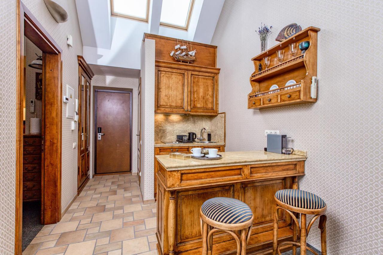 White Lily Apartment *